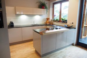 Häcker-Küche Laser Brillant mit Miele-Geräte