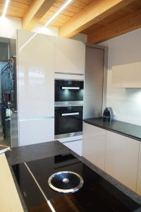 Häcker-Küche Laser Brillant mit Miele-Geräte