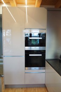 Häcker-Küche Laser Brillant mit Miele-Geräte